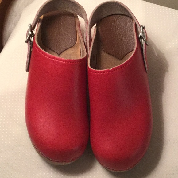 hanna andersson clogs